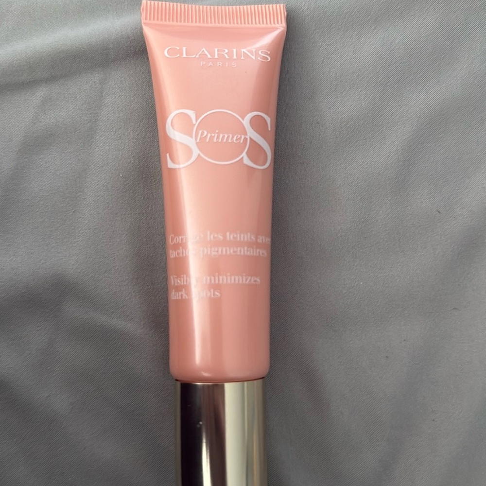 Clarins SOS primer minimizes dark spots.